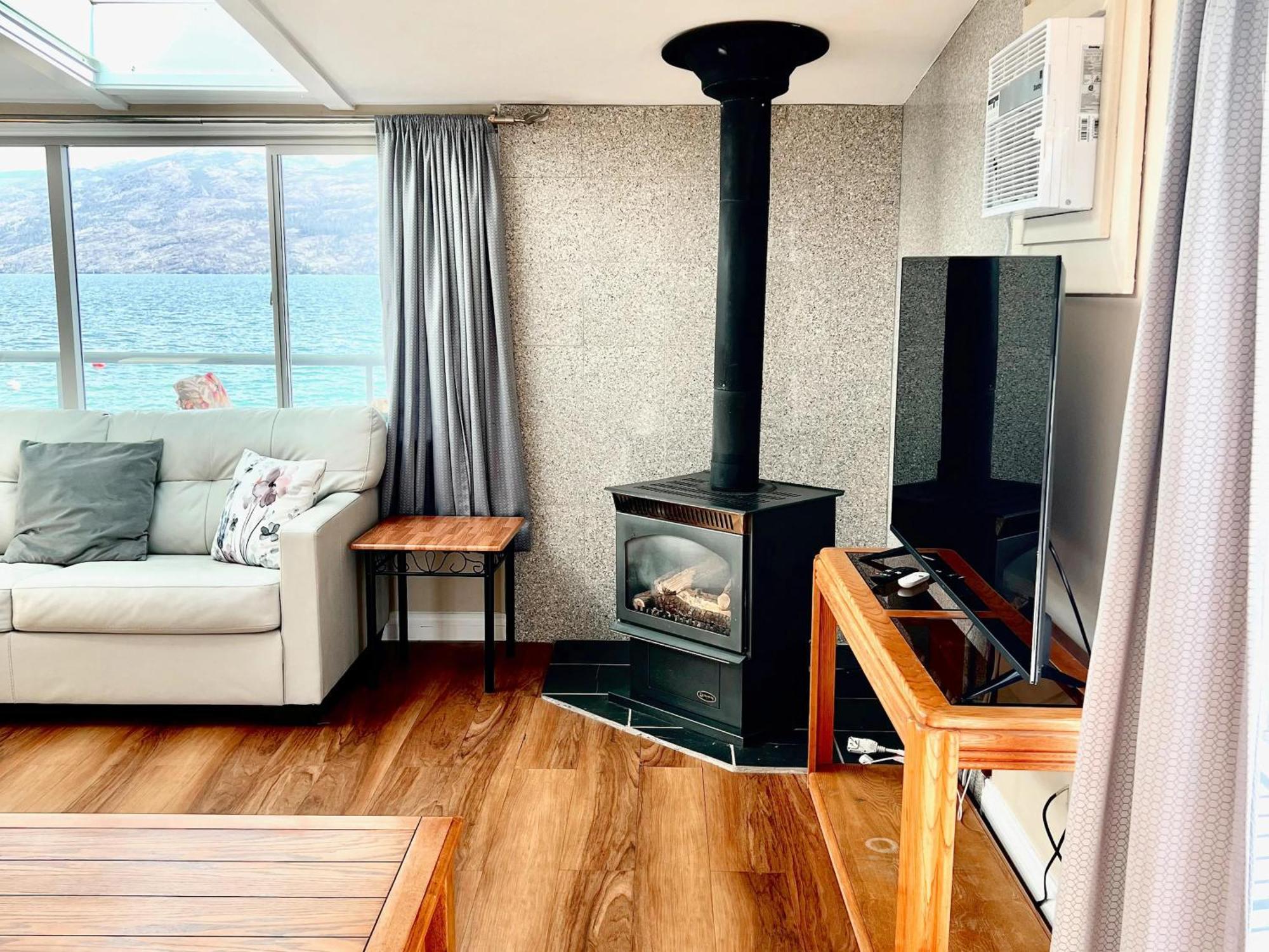 Peachland Beach Resort Extérieur photo