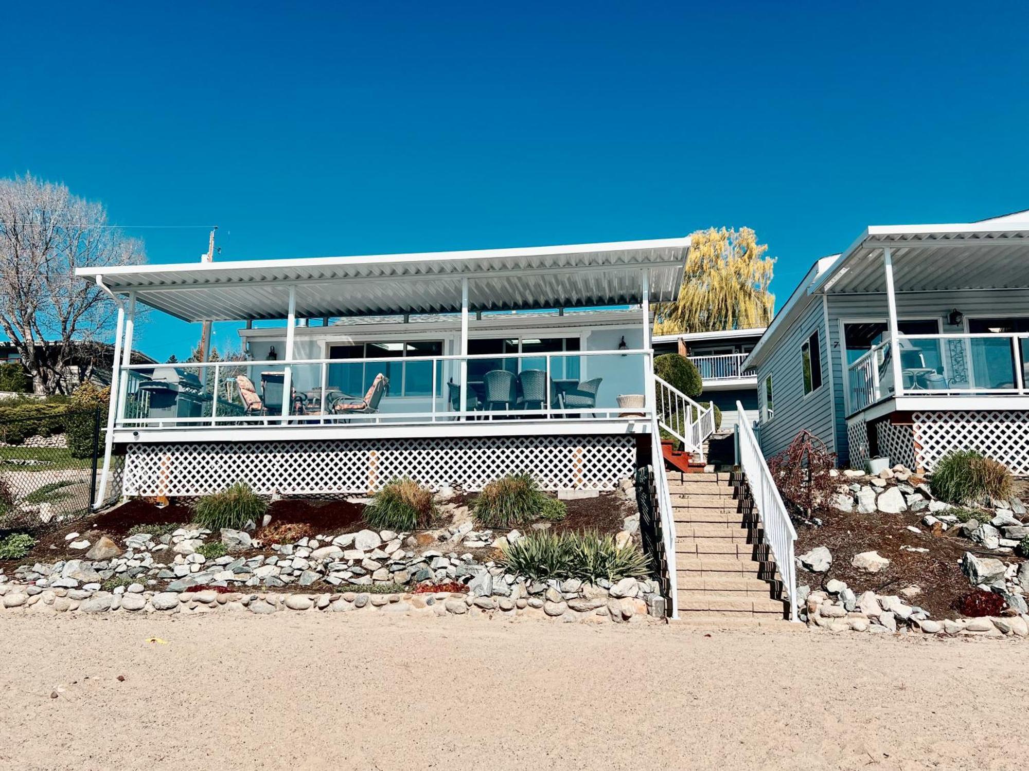 Peachland Beach Resort Extérieur photo