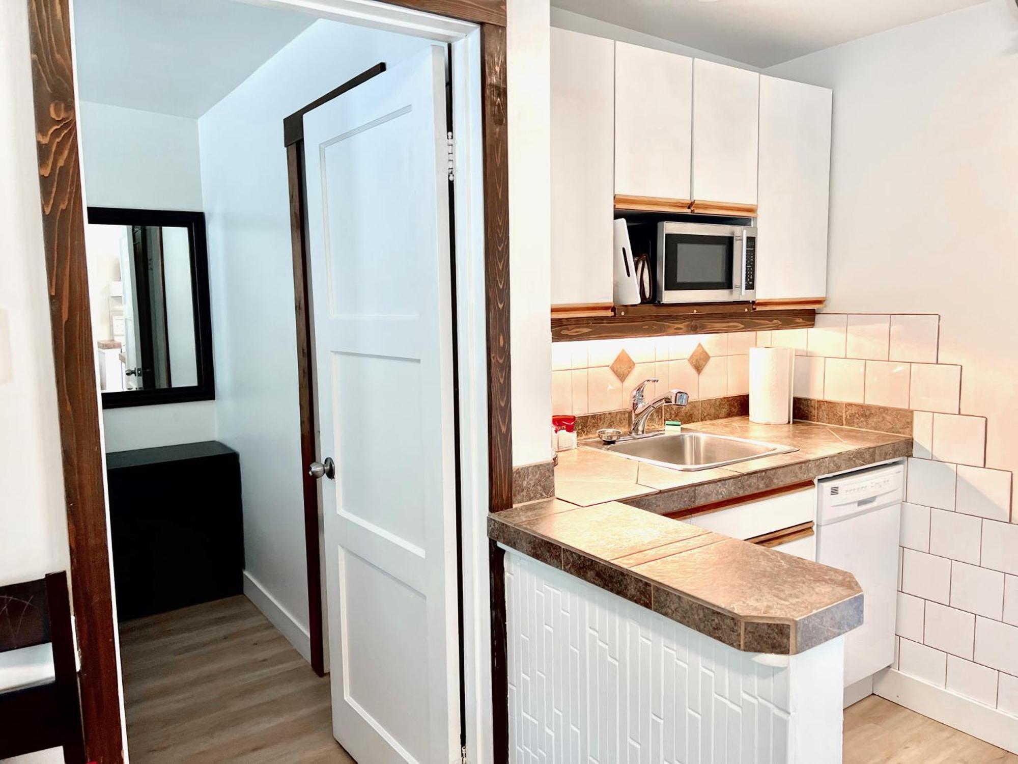 Peachland Beach Resort Extérieur photo