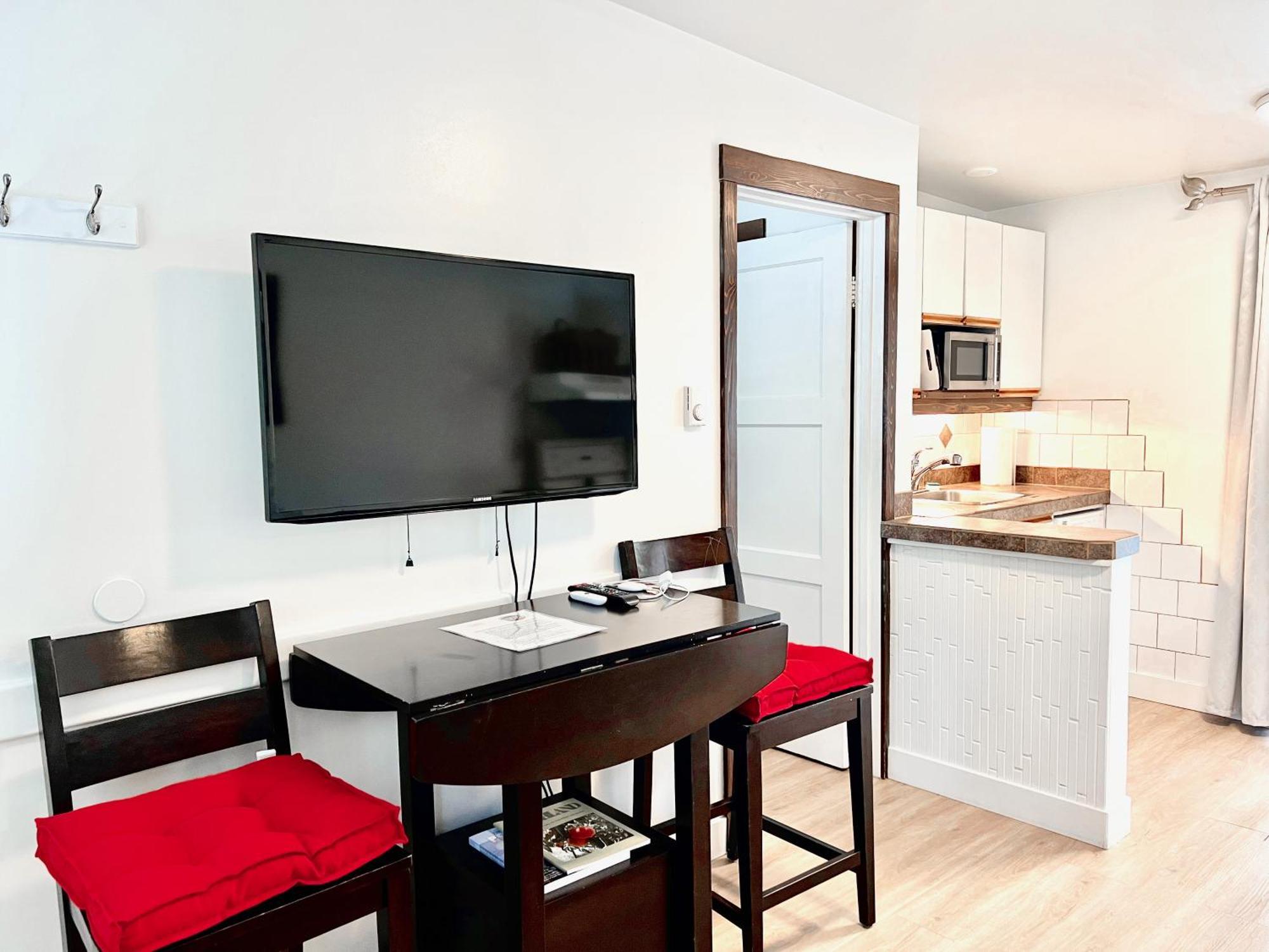 Peachland Beach Resort Extérieur photo