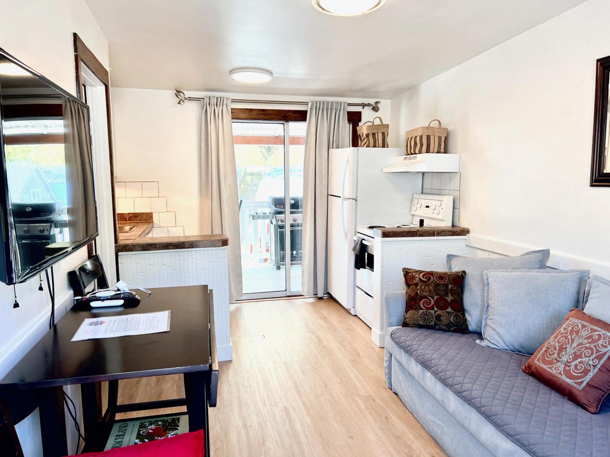 Peachland Beach Resort Extérieur photo