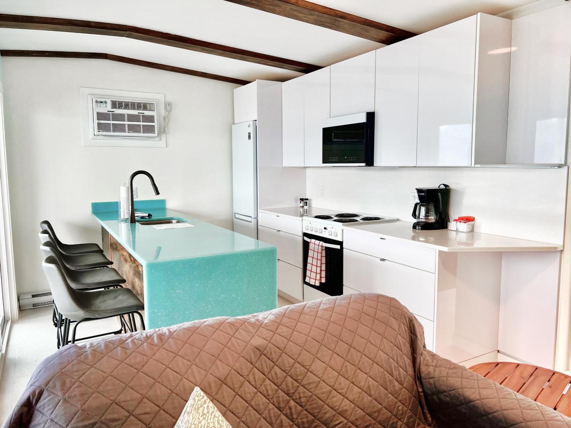 Peachland Beach Resort Extérieur photo